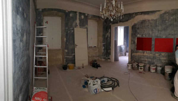 Ambiente in fase di rifacimento intonaci e rasature